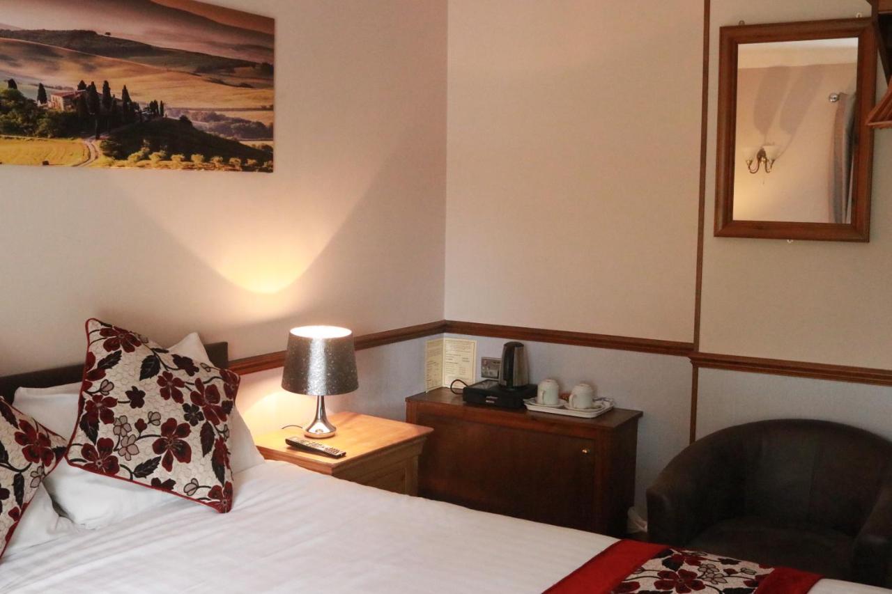 Hotel Lion And Fiddle Trowbridge Exteriér fotografie